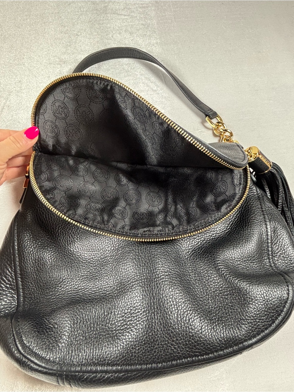 Michael Kors Black Pebbled Leather Tassel Shoulder Bag Gold Chain Hobo Purse - Picture 3 of 14